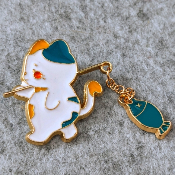 Fisher Cat Pin (catfish?) Enamel Lapel Brooch - Picture 1 of 3